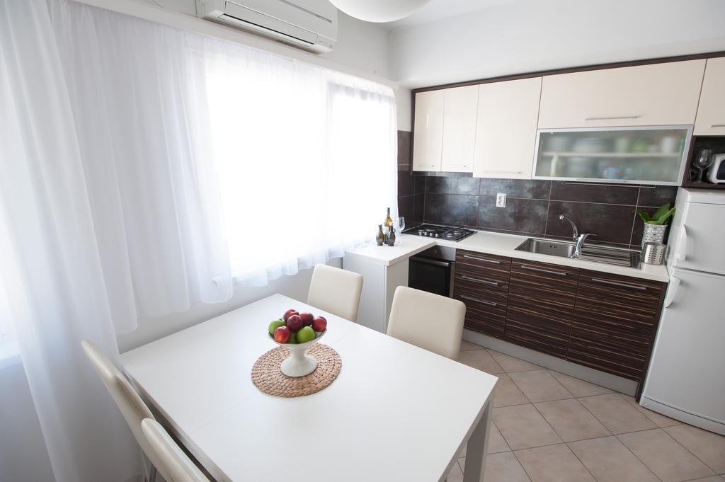 Katja Apartma *